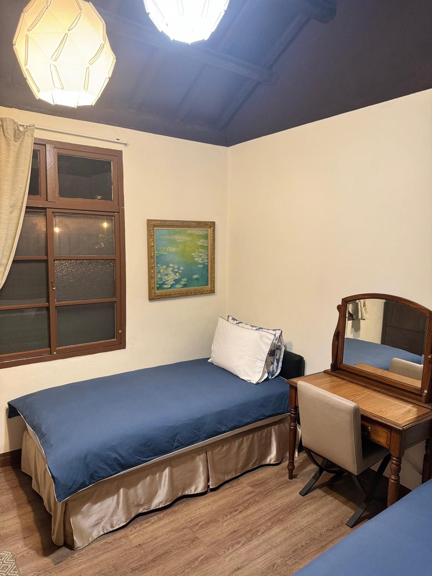 Naval Bureaucracy Apartment Каосюн Екстериор снимка